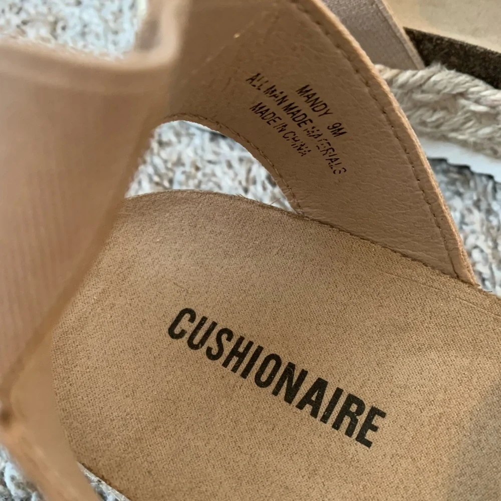 Cushionaire Mandy beige‎ tan nude flatforms espadrilles size 9 sandals boho